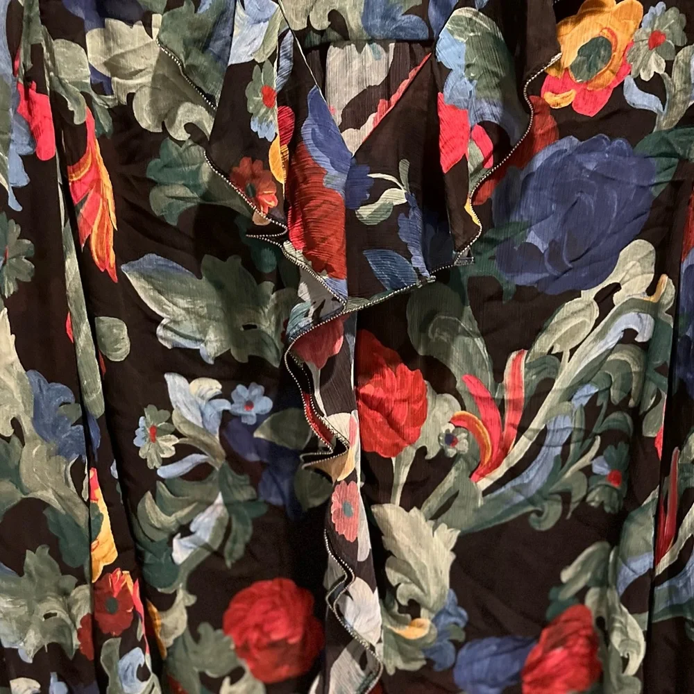 CHICO’S 2/L TOP WITH RUFFLE - Picture 2 of 5